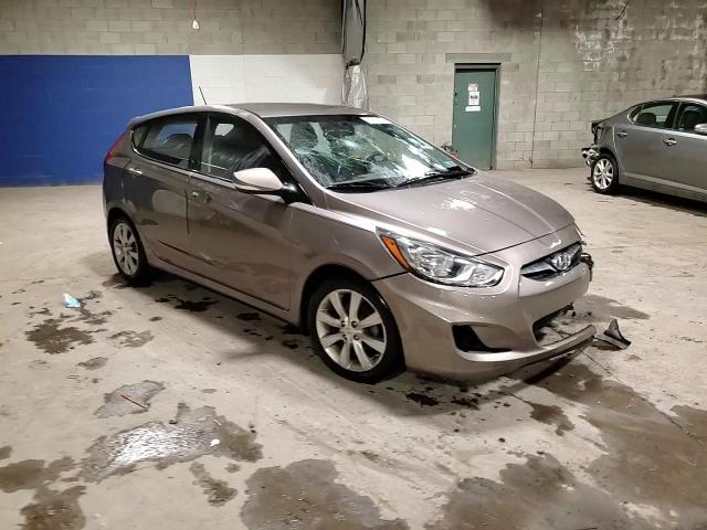 2013 Hyundai Accent - Image 13