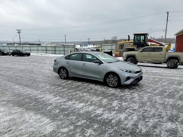 2023 Kia Forte - Image 13