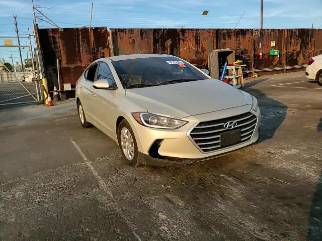 2017 Hyundai Elantra - Image 11