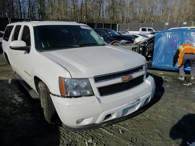 2009 Chevrolet Suburban - Image 13