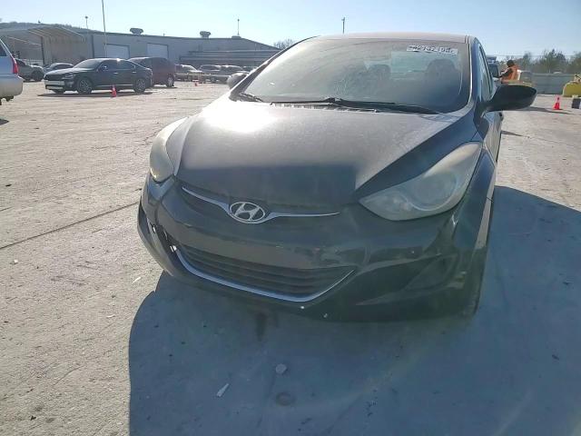 2013 Hyundai Elantra - Image 11