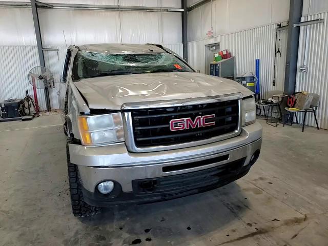2010 GMC Sierra - Image 10