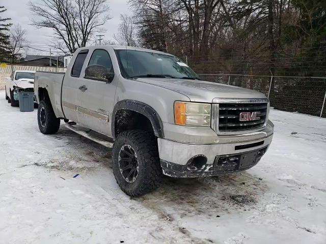 2009 GMC Sierra - Image 11