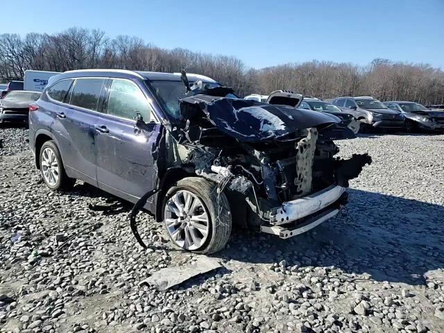 2021 Toyota Highlander - Image 12