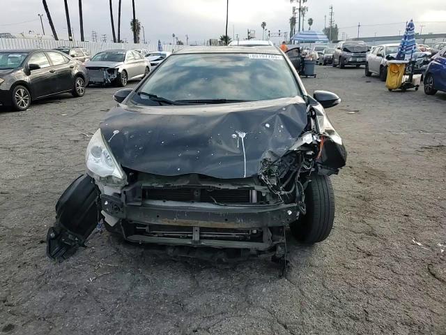 2014 Toyota Prius - Image 11