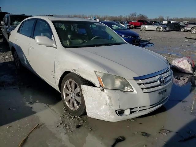 2005 Toyota Avalon - Image 10