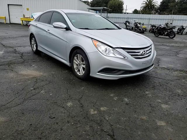 2014 Hyundai Sonata - Image 11