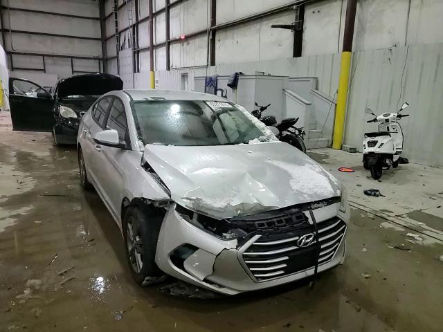 2017 Hyundai Elantra - Image 13
