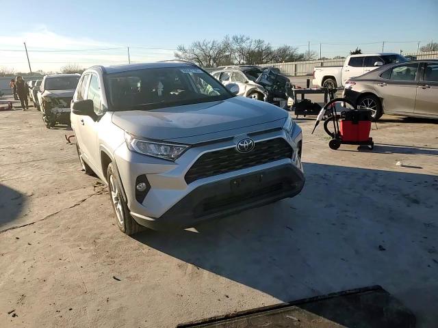 2019 Toyota RAV 4 - Image 12