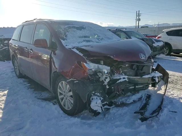 2017 Toyota Sienna - Image 12