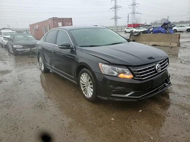 2017 Volkswagen Passat - Image 10