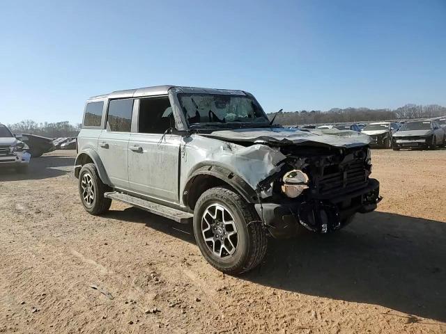 2022 Ford Bronco - Image 10
