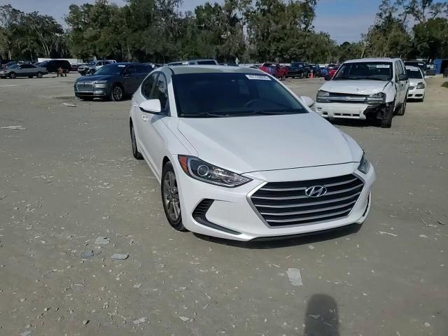 2018 Hyundai Elantra - Image 13