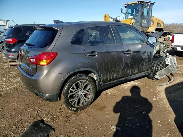 2017 Mitsubishi Outlander - Image 14