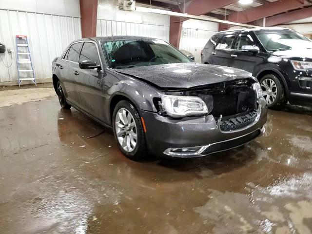2015 Chrysler 300 - Image 11