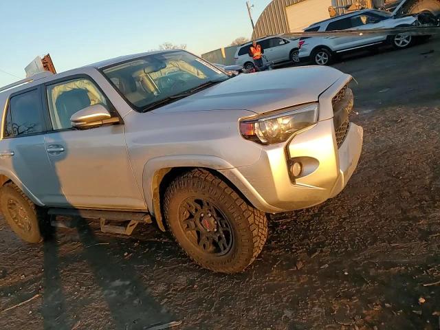 2018 Toyota 4Runner - Image 11