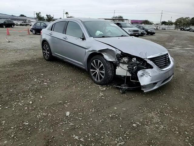 2013 Chrysler 200 - Image 11
