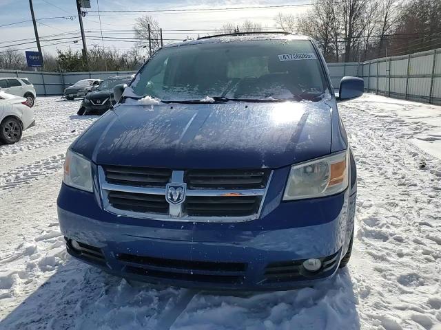 2010 Dodge Caravan - Image 12