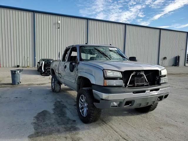 2005 Chevrolet Silverado - Image 10