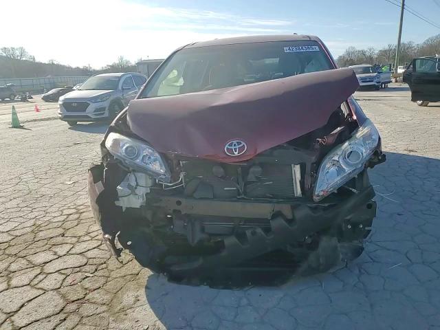2017 Toyota Sienna - Image 11