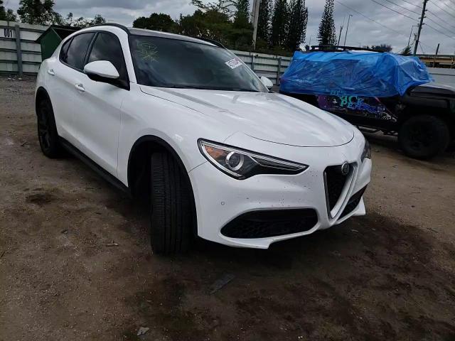 2019 Alfa Romeo Stelvio - Image 12