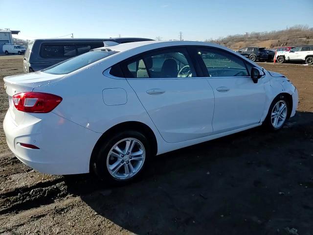 2016 Chevrolet Cruze - Image 13
