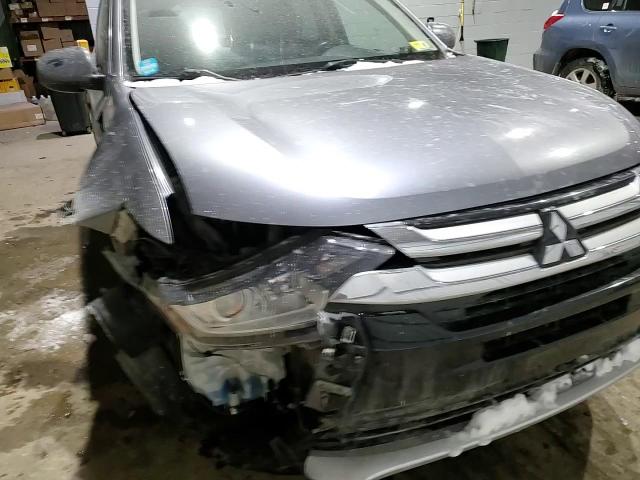 2017 Mitsubishi Outlander - Image 12