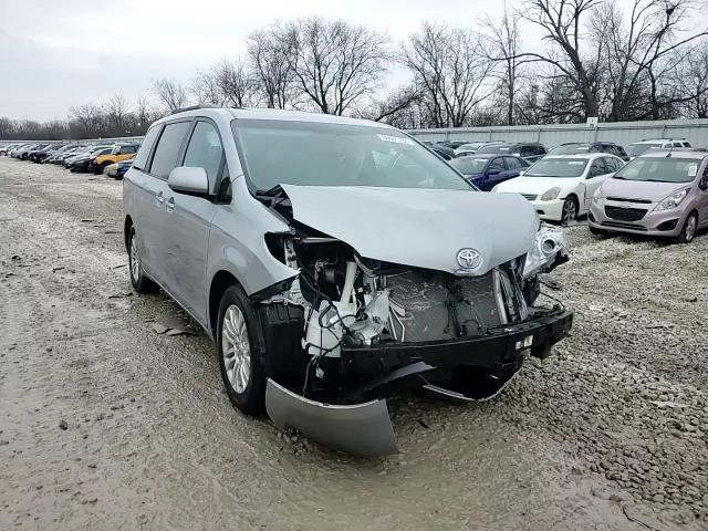 2015 Toyota Sienna - Image 14