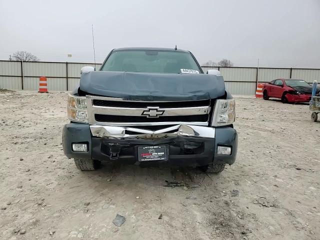 2010 Chevrolet Silverado - Image 11