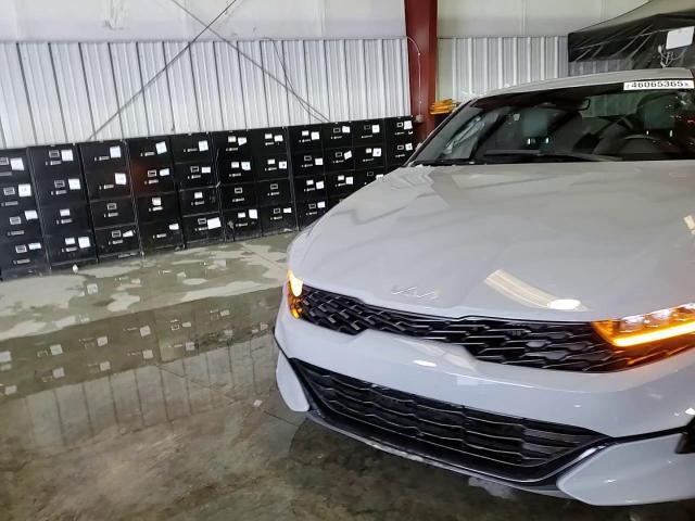 2022 Kia K5 - Image 13