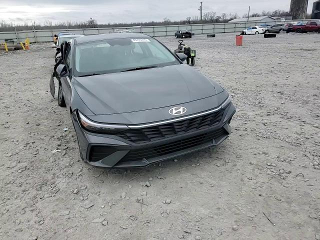 2024 Hyundai Elantra - Image 10