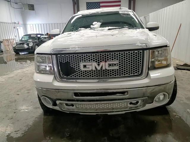 2011 GMC Sierra - Image 10