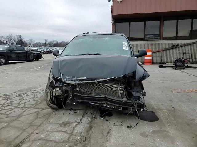2005 Chrysler Town & Country - Image 11