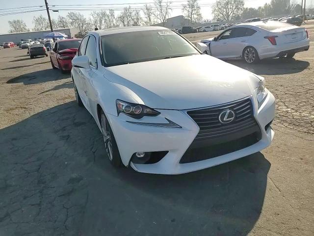 2015 Lexus IS - Image 11
