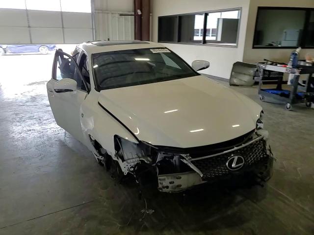 2015 Lexus IS - Image 10