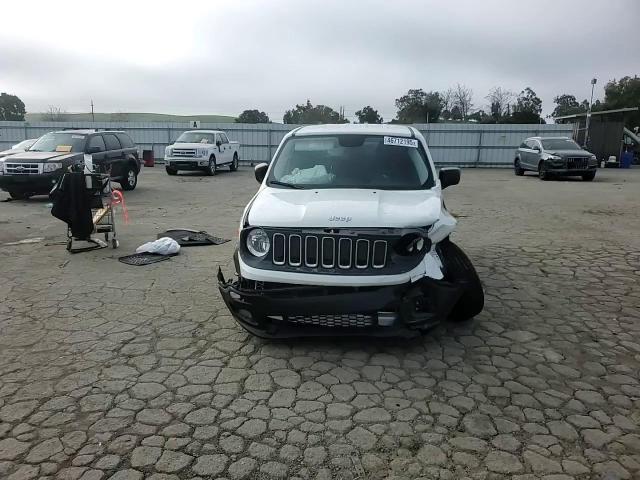 2017 Jeep Renegade - Image 11