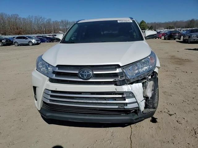 2019 Toyota Highlander - Image 10