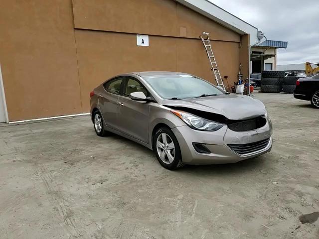 2013 Hyundai Elantra - Image 10