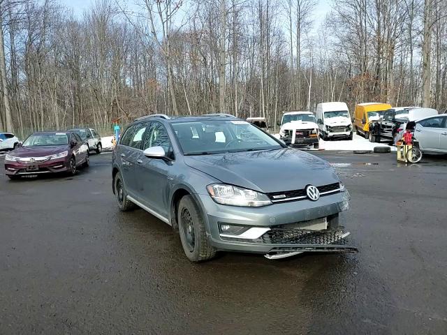 2019 Volkswagen Golf - Image 11