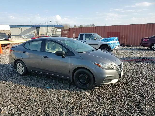 2021 Nissan Versa - Image 13
