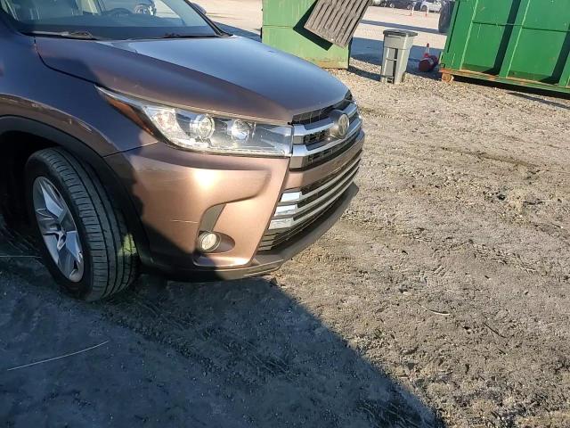 2018 Toyota Highlander - Image 10