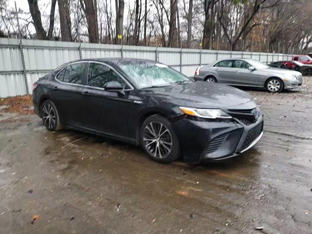 2018 Toyota Camry - Image 13