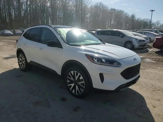 2020 Ford Escape - Image 14