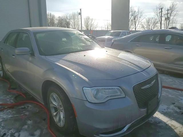 2015 Chrysler 300 - Image 13
