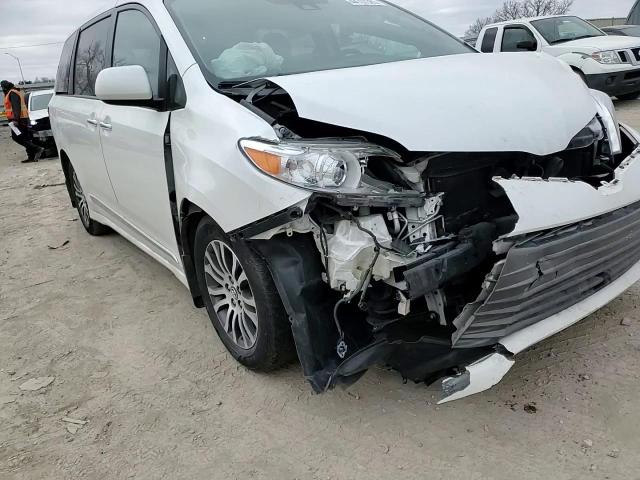 2018 Toyota Sienna - Image 11