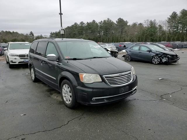 2012 Chrysler Town & Country - Image 12