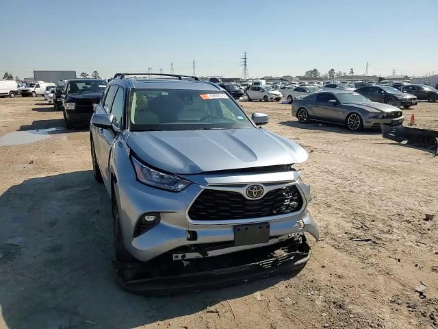 2020 Toyota Highlander - Image 11