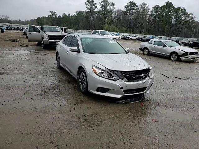 2017 Nissan Altima - Image 11