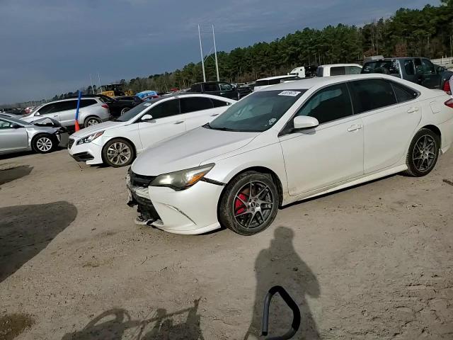 2016 Toyota Camry - Image 11