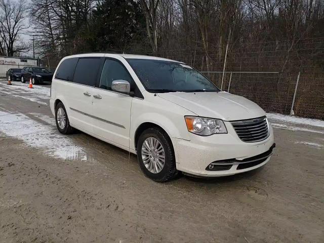 2012 Chrysler Town & Country - Image 12
